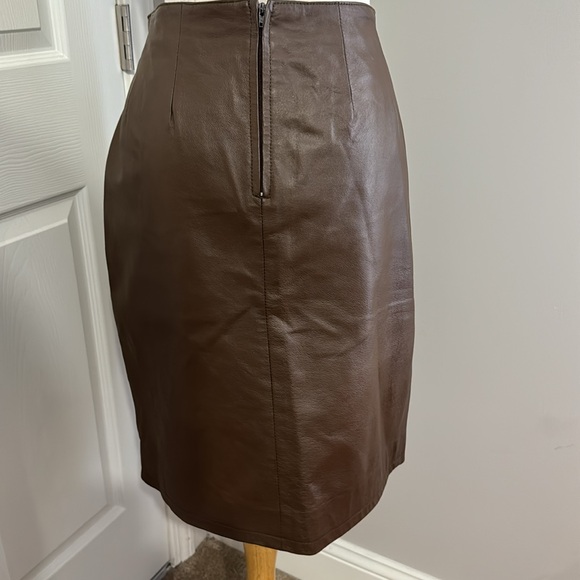 ejE Brown leather skirt with split in the front on the side, size 12M - Picture 3 of 6